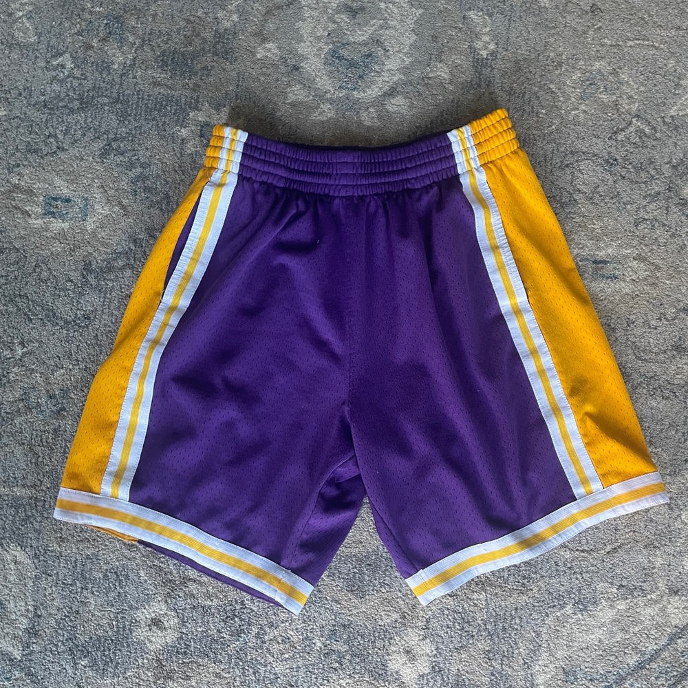 Mitchell and Ness Lakers 84-85 Retro shorts